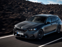 BMW M5 Touring 终于回归——717 马力混合动力车